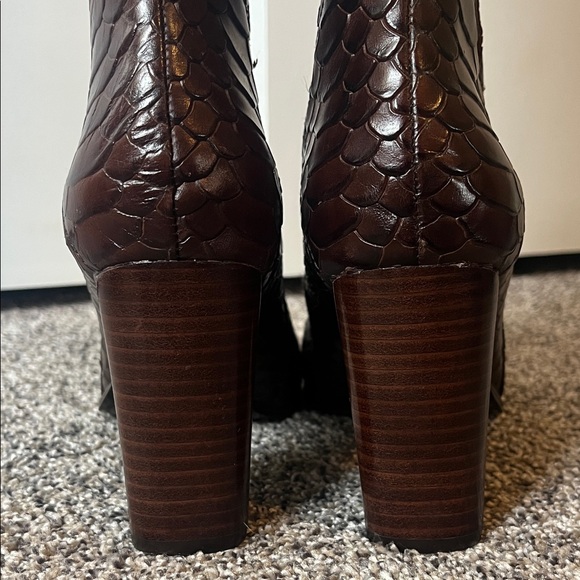 Donald Pliner size 9 brown snakeskin heeled boots. Great condition! - Picture 7 of 9